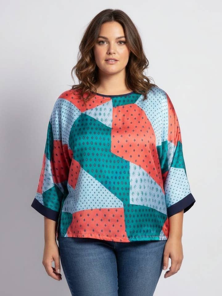 Röd tryckt silkesblus i stora storlekar (C6111) för wholesale av Pomme Rouge Paris