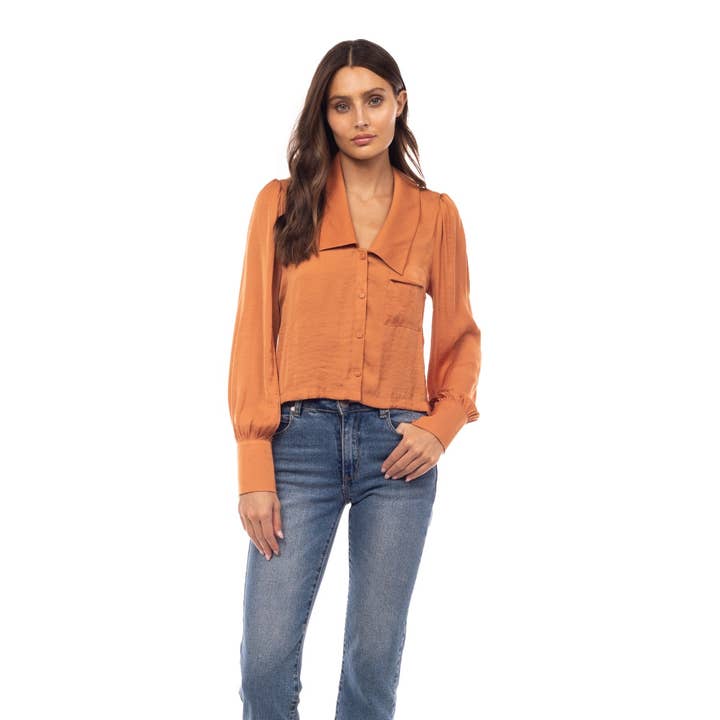 Naked Zebra - Vendita all'ingrosso Camicetta - Donna - Blusa a maniche lunghe corta con colletto Peter Pan e bottoni davanti