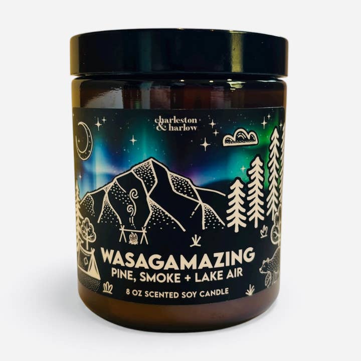 Bougie en cire de soja parfumée WASAGAMAZING Pine, Smoke + Lake Air pour la vente par Charleston & Harlow Candle Co.