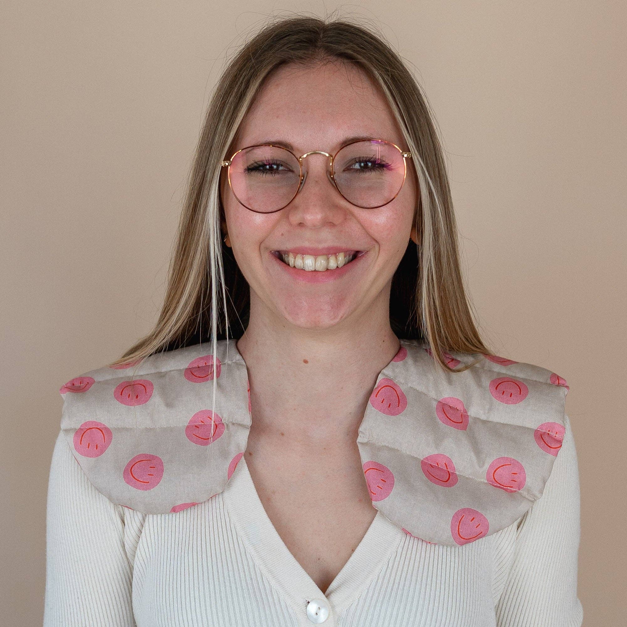 Tochter von Walter - Wholesale Spa Headband - Organic Spelt Neck Pillow - Neck Pillow Smiley Pink4