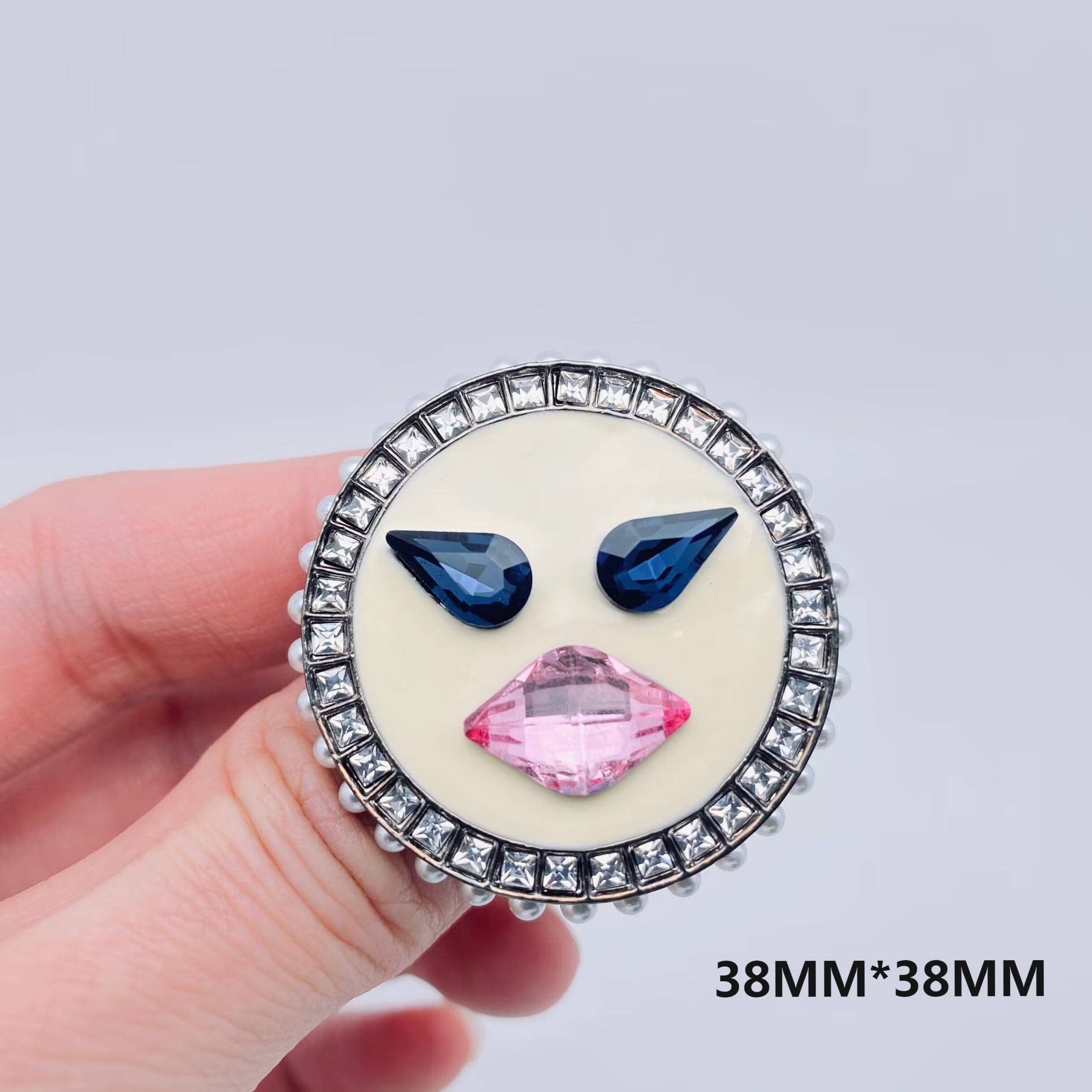 Mio Queena - Vente Broches - Broche créative multi styles, épingle pour tailleur femme0