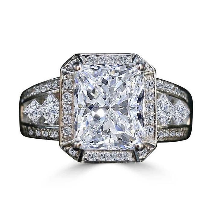 Bague vintage en zircone cubique avec placage de diamants éclatants 3,5 carats .635 pour la vente par Diamond Veneer Travel Jewelry