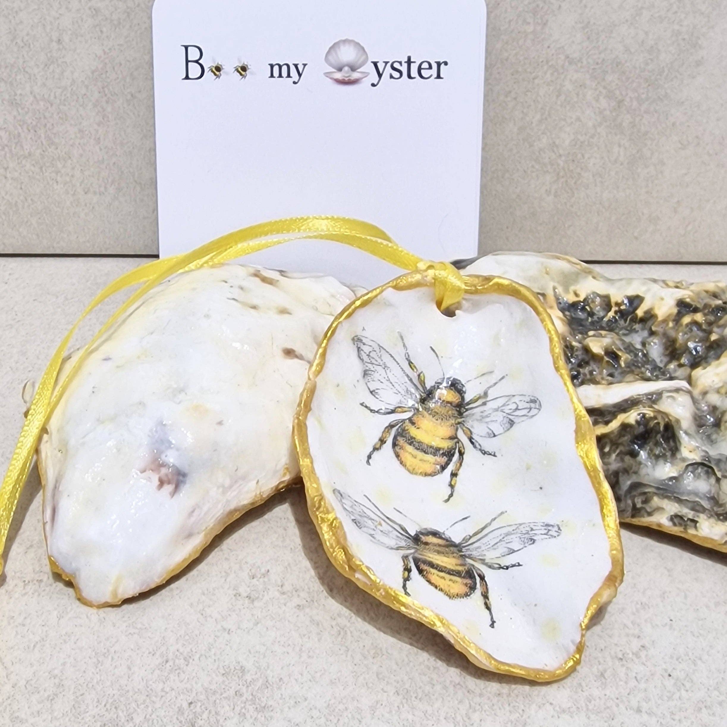 Bee my Oyster - Wholesale Ornament - Bumble Bee Duo Oyster Shell Ornament Decoration 7cm1