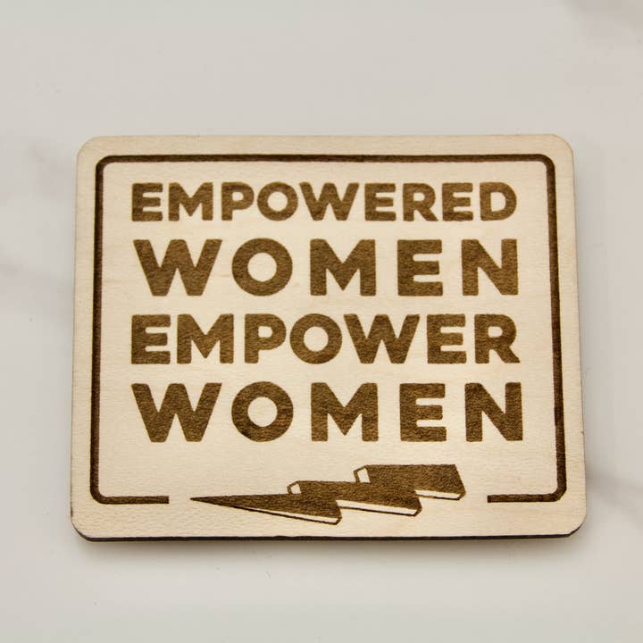Magnete grande Empowered Women Empower Women per la vendita all'ingrosso da parte di Slate & Stone Co.