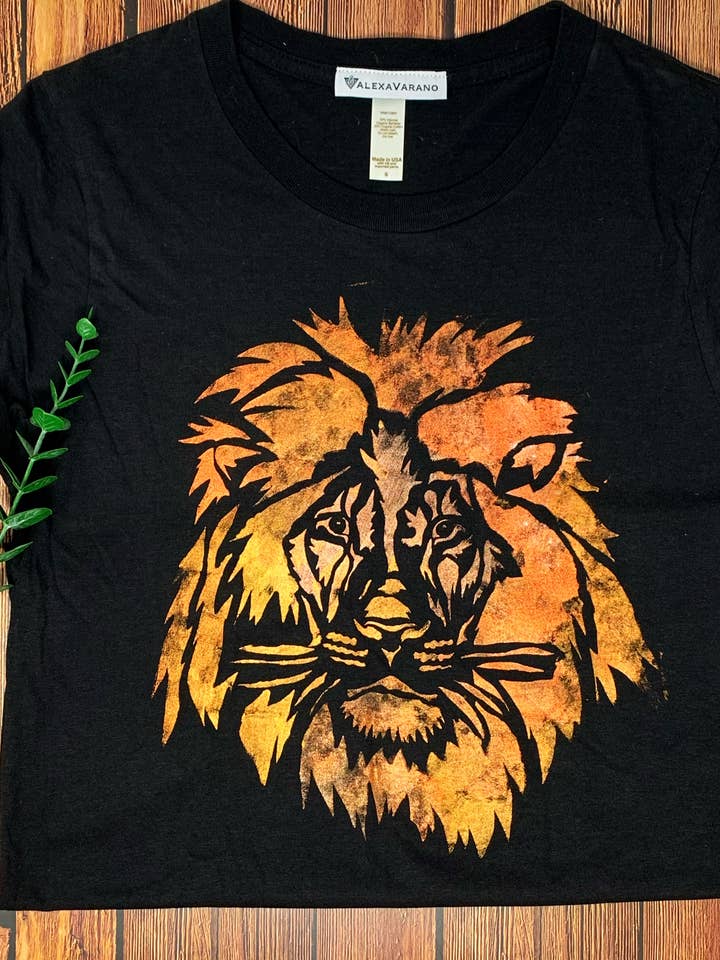 Maglietta in bambù dipinta a mano per la vendita all'ingrosso da parte di Third Wolf Designs