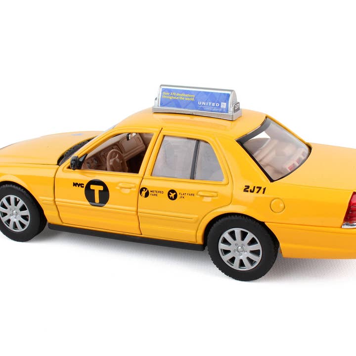 Daron Worldwide Trading - Venta al por mayor Coches/camiones de juguete - Niños - NY73337 New York City TAXI 1/24 de Daron Toys