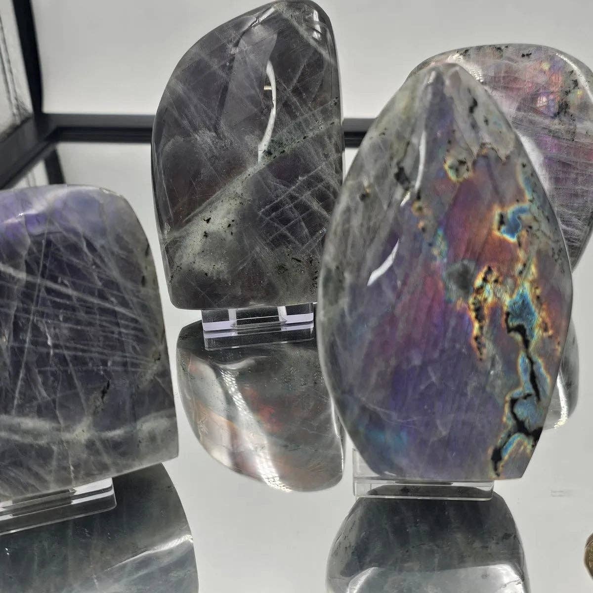 Distinction Crystals - Wholesale Spirituele steen/kristal - Grote Paarse Labradoriet Kristal Vrije Vormen 400-500g1