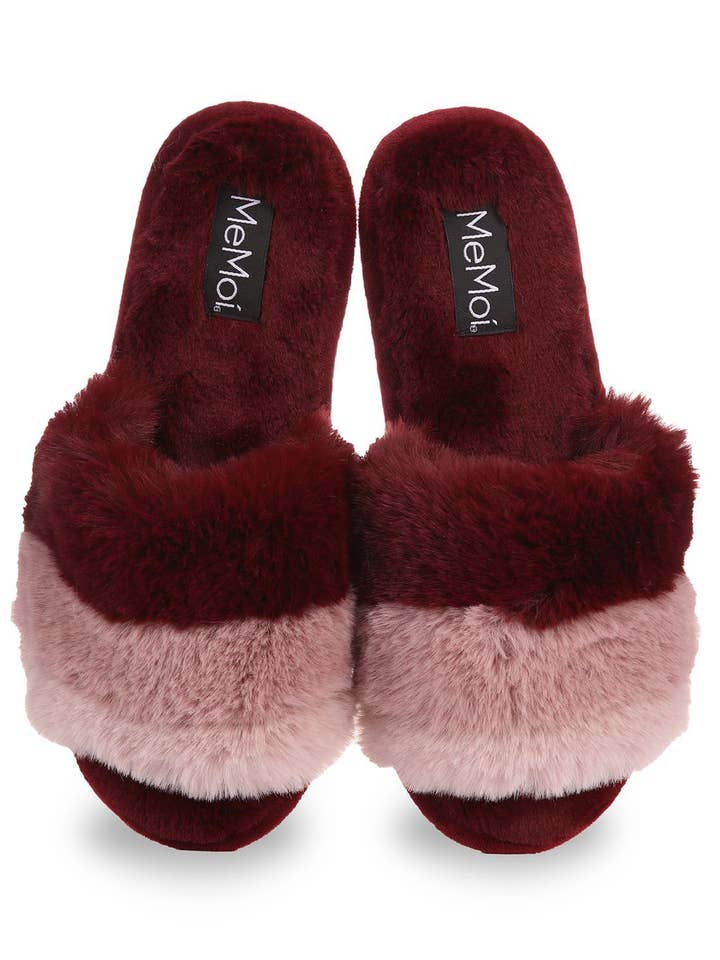 Chaussons en peluche à rayures ton sur ton pour la vente par Infinity Classics International Inc.