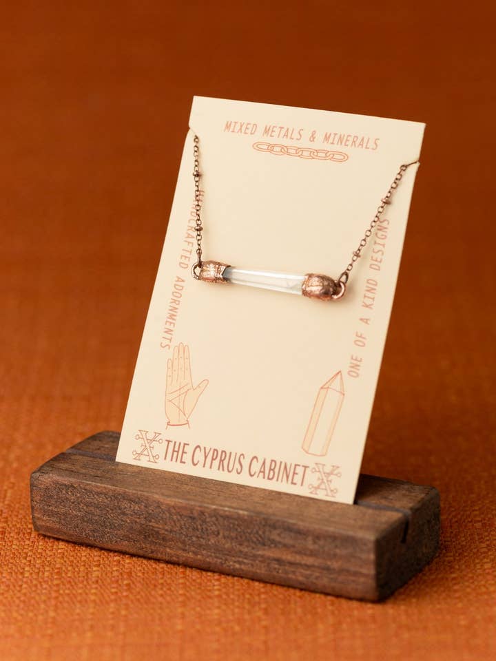 Collar de declaración con cristal de cuarzo. para venta al por mayor de The Cyprus Cabinet