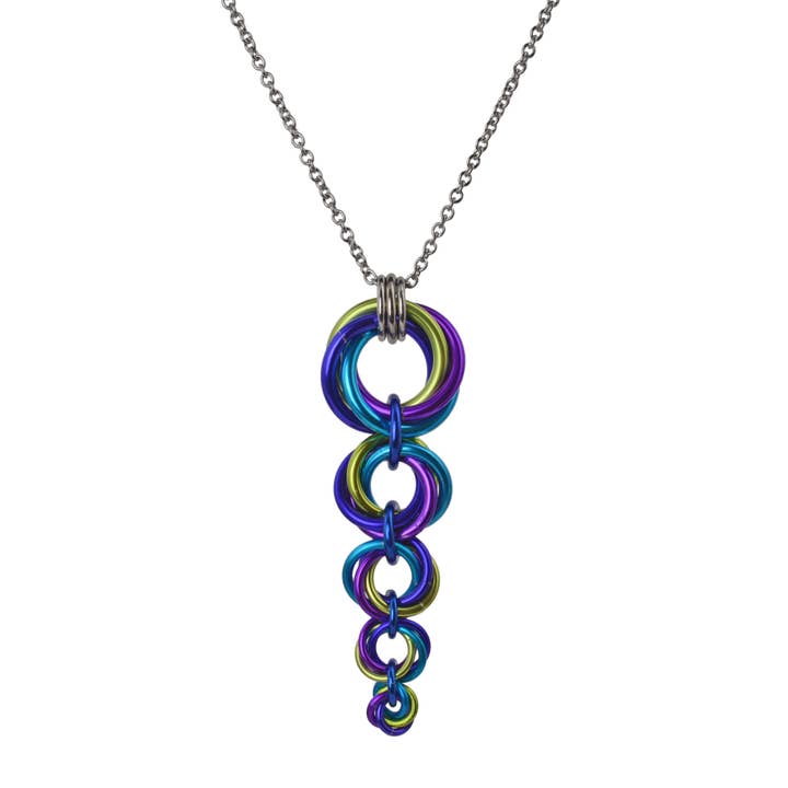 Pendentif tourbillon conique - Paon pour la vente par Rebeca Mojica Jewelry