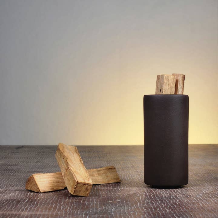 Halter für Streichhölzer und Palo Santo aus Keramik für den Großhandel von Siesta Studio