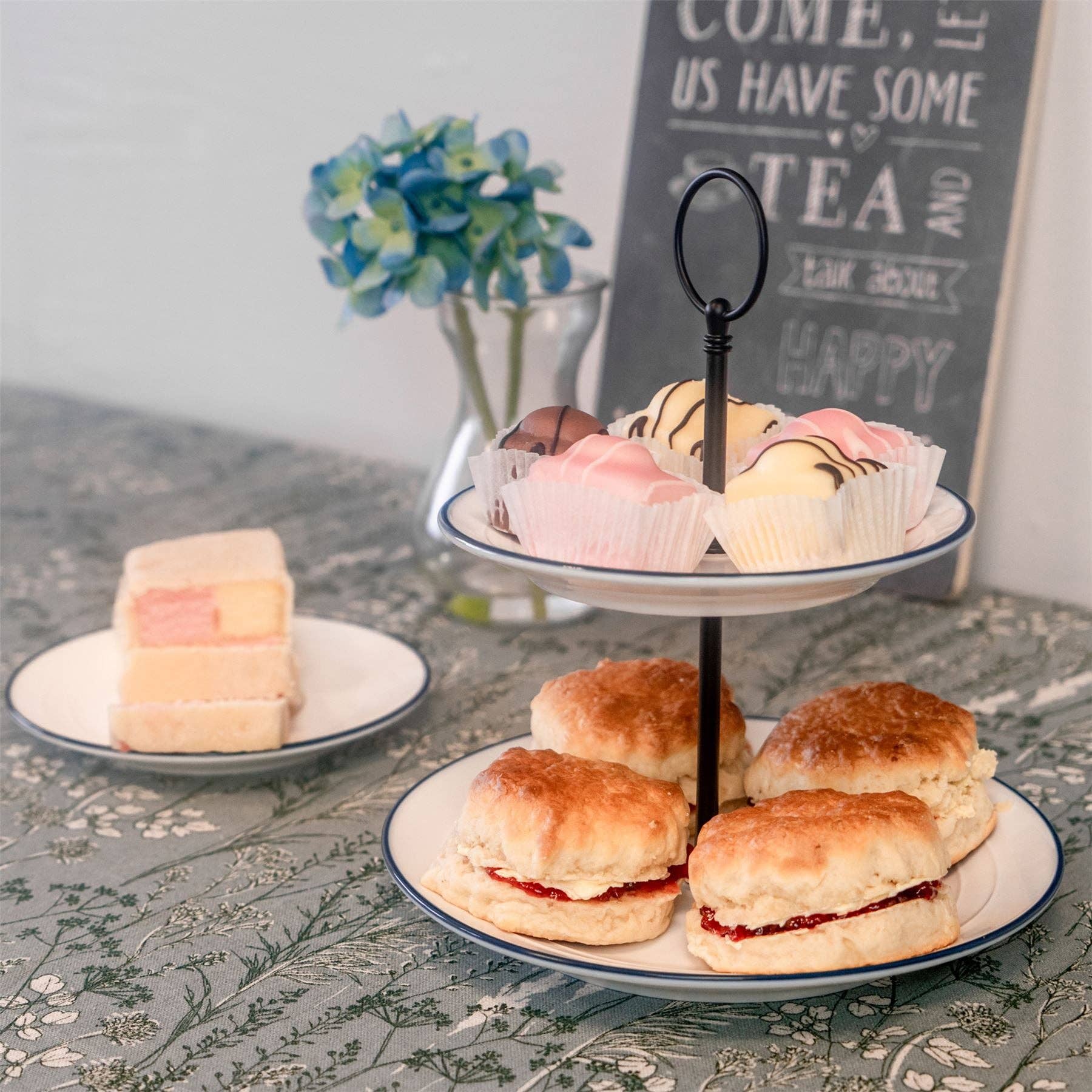 Rinkit Ltd - Vente Présentoirs à gâteaux - Présentoir à gâteaux en porcelaine Farmhouse Nicola Spring - 21 x 24 cm2