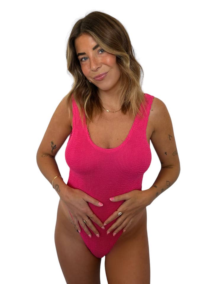 Une pièce Janie - Petunia pour la vente par Lokal Swim Co.