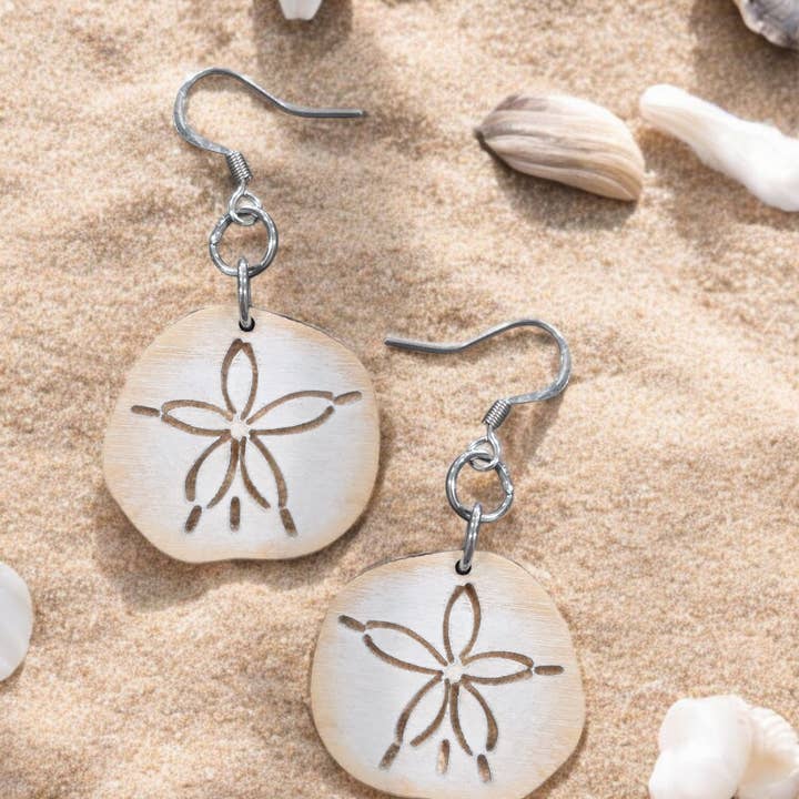 DOLLAR DES SABLES RUSTIQUE | Boucles d'oreilles pendantes pour la vente par Sadie J. & Co.