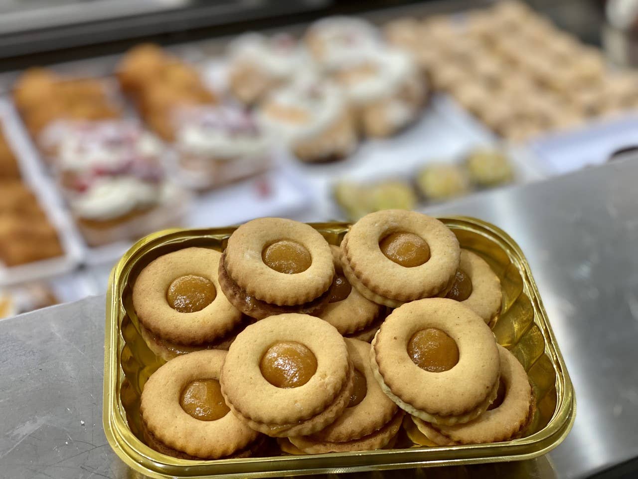 Pasticceria Mokador f.lli Sclafani - Vente Biscuits - Biscuits à l'œil de confiture d'abricot3