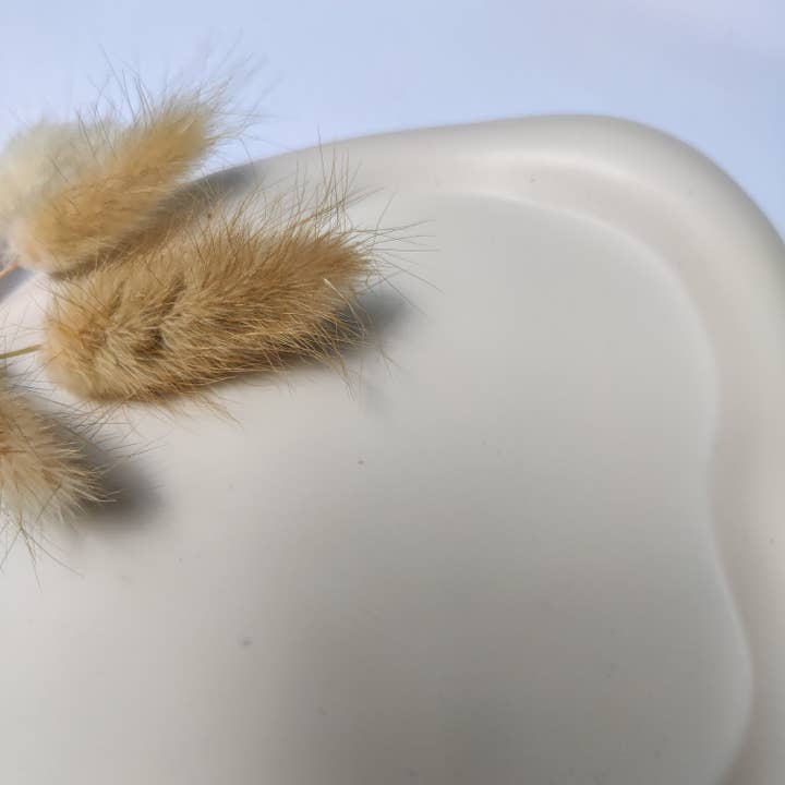 The Sage Rose Studio – wholesale Jewellery dish – Wavy irregular white tray, cloud jewellery display dish3