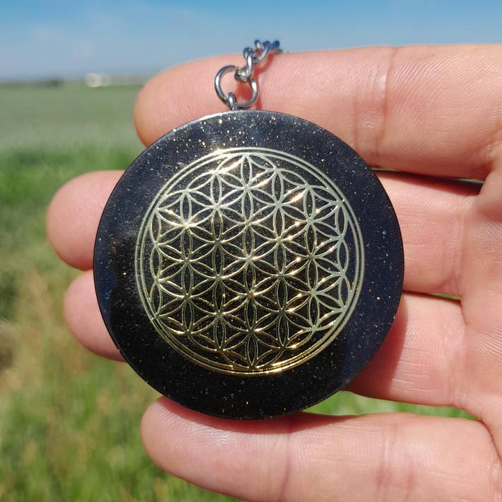 Orgonite Flower of Life Keychain with Shungite Powder for wholesale by Mundo Orgon