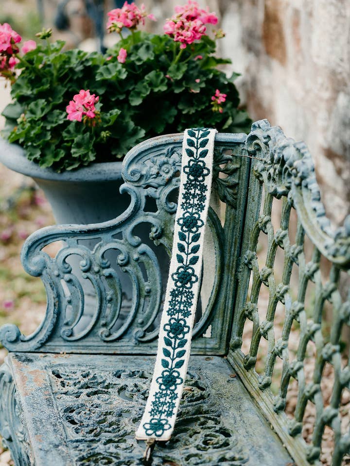 Großer Geldbörsenriemen in Weiß und Grün für den Großhandel von Madeline Parks®