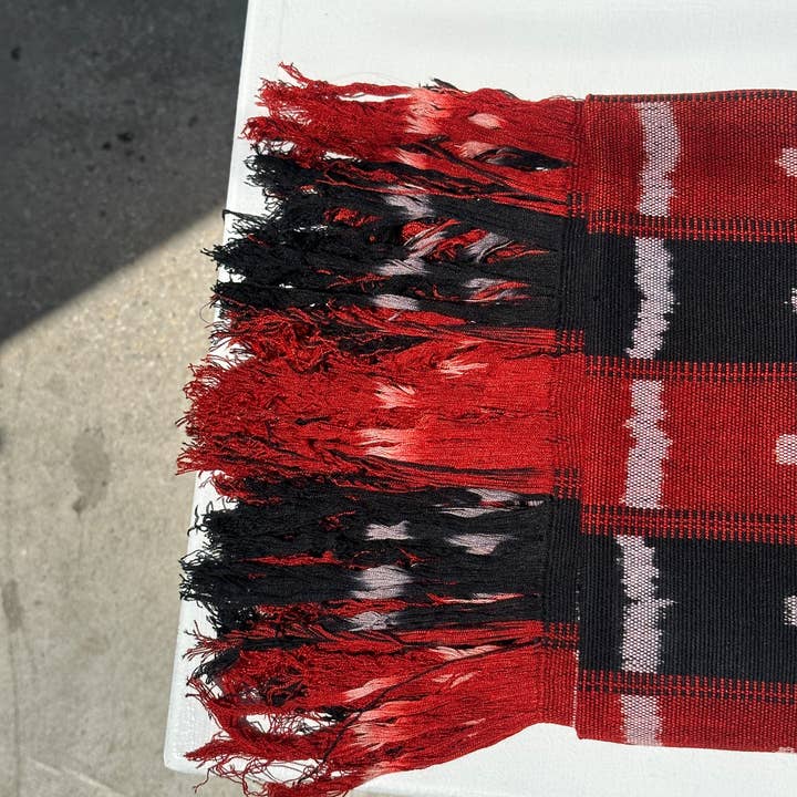 Office Objets - Wholesale Coverlet - Ikat, traditional Indonesian fabric from the island of Savu (Timor) red and black 2m25x7510