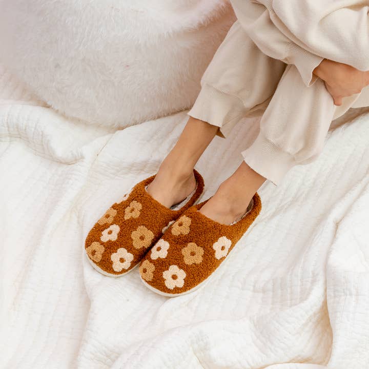 The Darling Effect - Wholesale Slippers - Women's - Fuzzy Slippers - Brown Flower (Mixed - 2 S/M and 2 M/L)2
