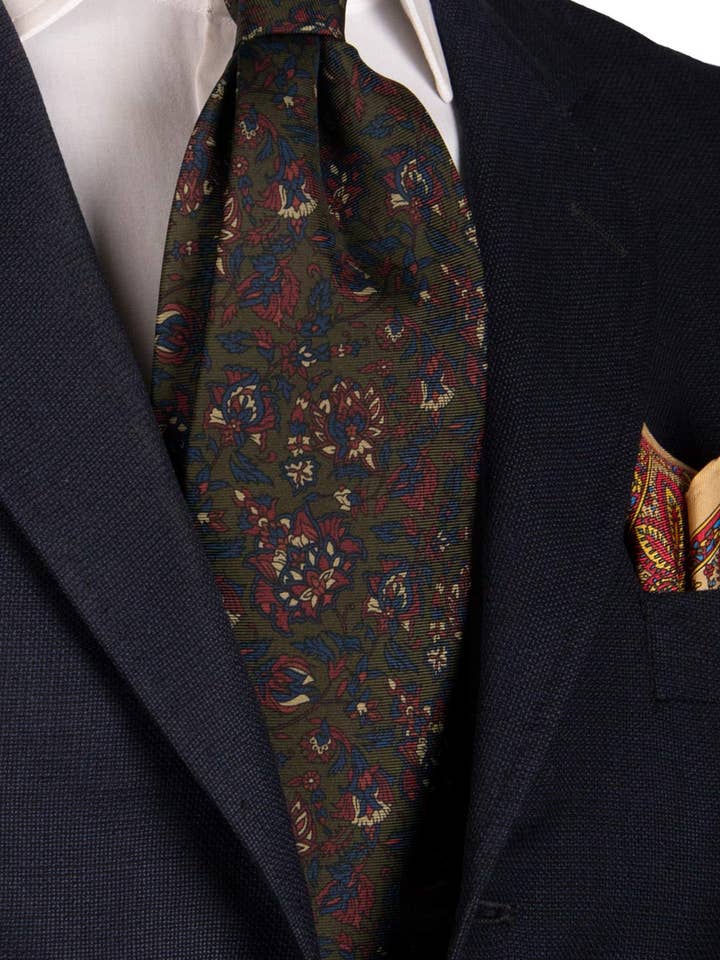 Gravata Vintage em Sarja de Seda Verde Garrafa com Flores Bordeaux Azul Bege CV688 por atacado de Graffeo Cravatte