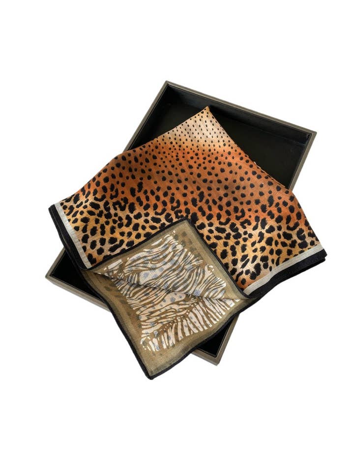 Scarvii - Pañuelo Cuadrado Vintage Elegante de 24" con Estampado - 6 Estilos para venta al por mayor de Funkyrel® Atzbranding Limited