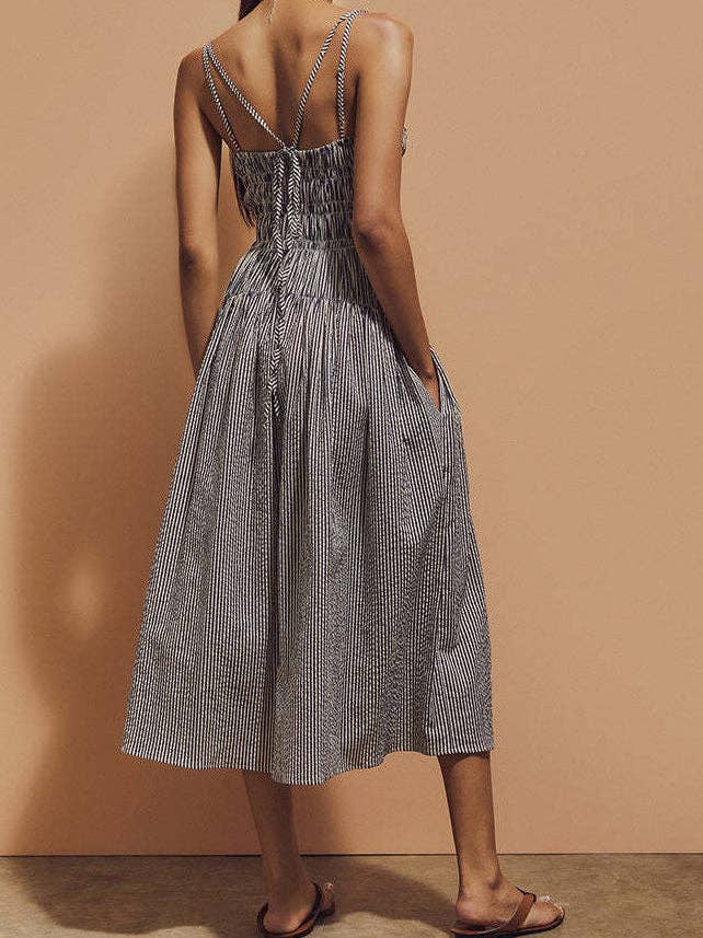 SVART Randig smockad volangmidiklänning för wholesale på Faire2