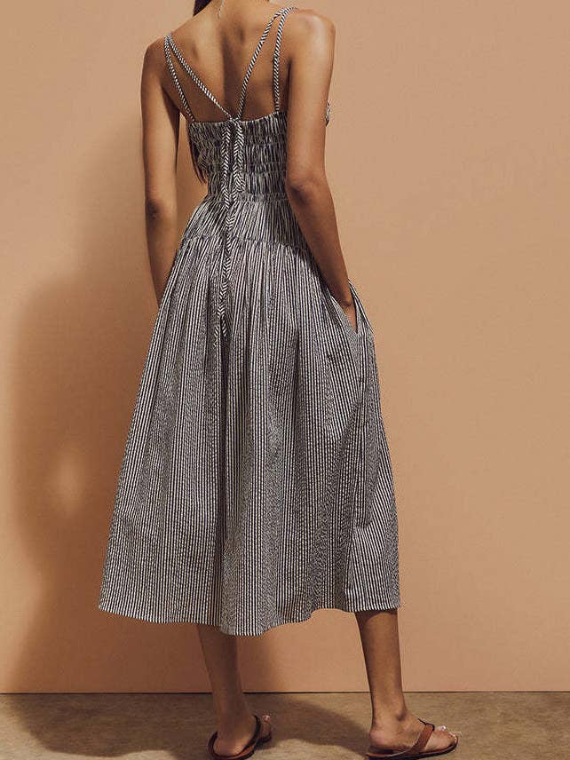 SVART Randig smockad volangmidiklänning för wholesale på Faire2