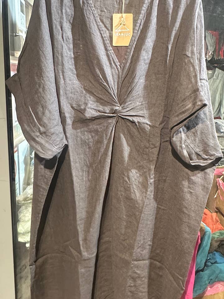 Lea & Luc - Grandes Tailles - Wholesale Dress - Women's - Plus size linen dress V neckline SKU 790911