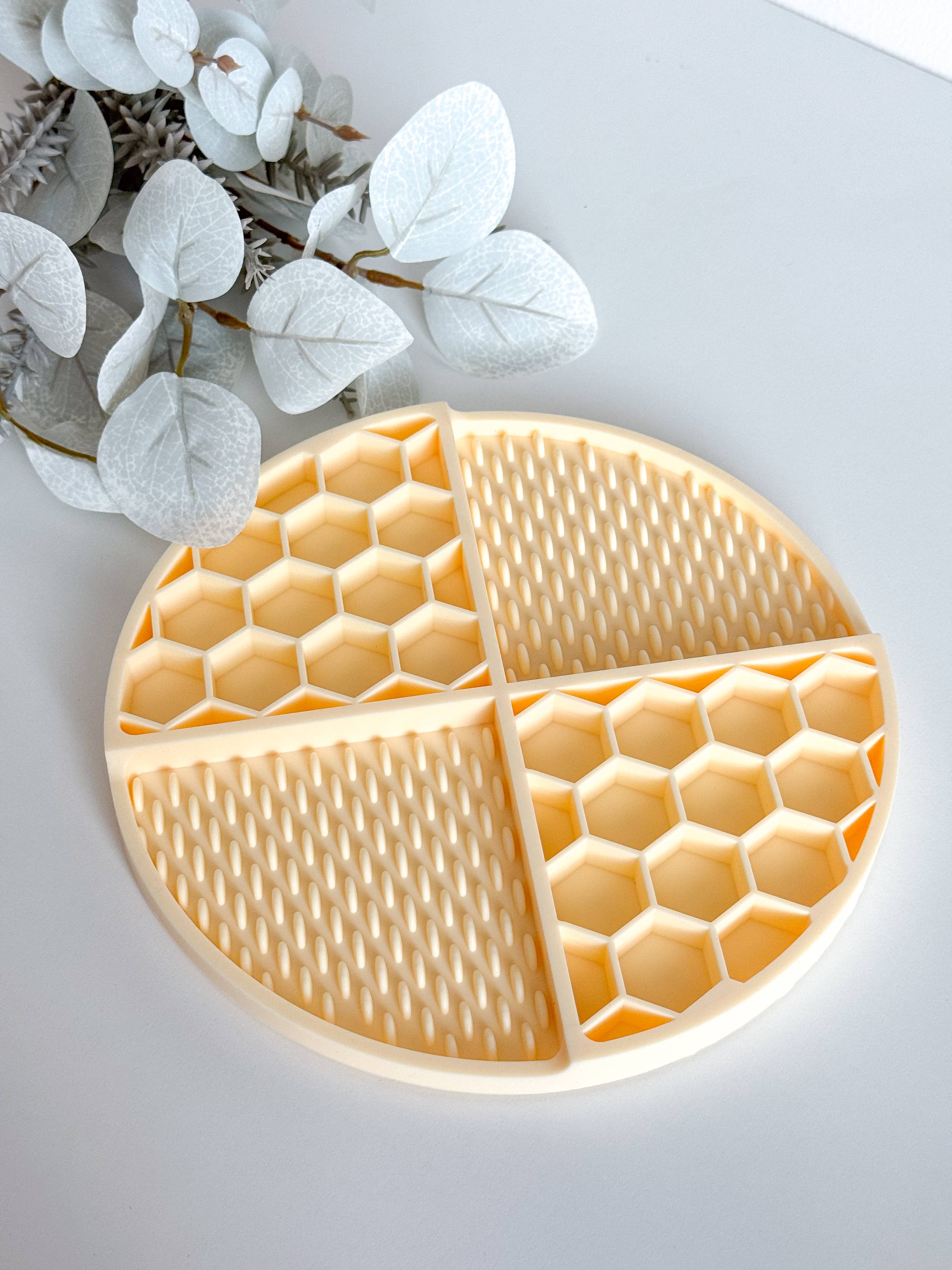 Doggotique - Wholesale Pet Food Mat - Dog - Lick mat Honey Dog, Slow Feeder, Feeding Station2