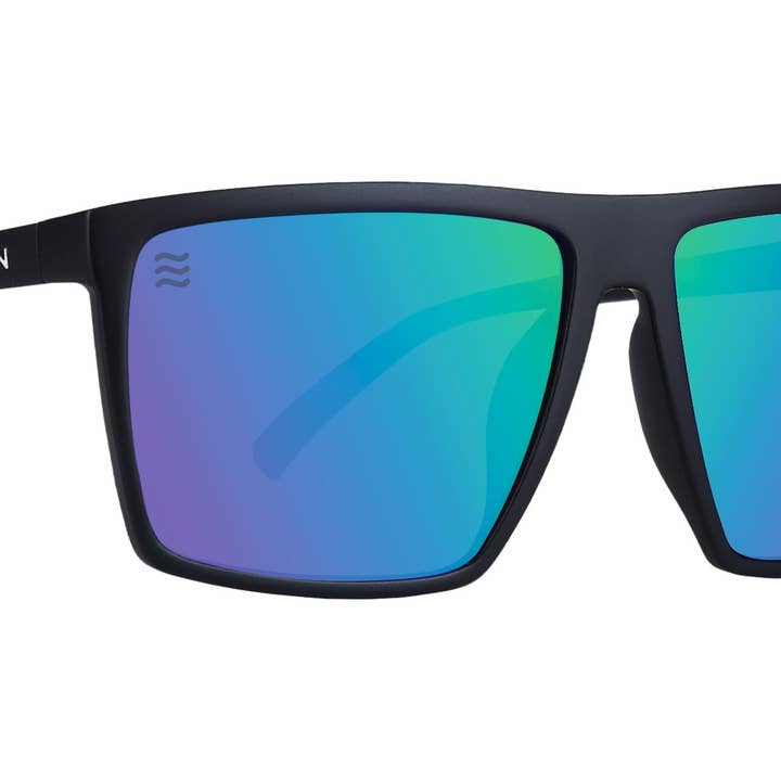 Trois de Coupes XL pour la vente par Neven Eyewear