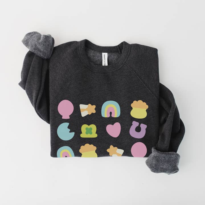 Lucky Charms Verzauberter Kleeblatt St. Patrick's Day Rundhals-Sweatshirt für den Großhandel von Keen Bee Studio