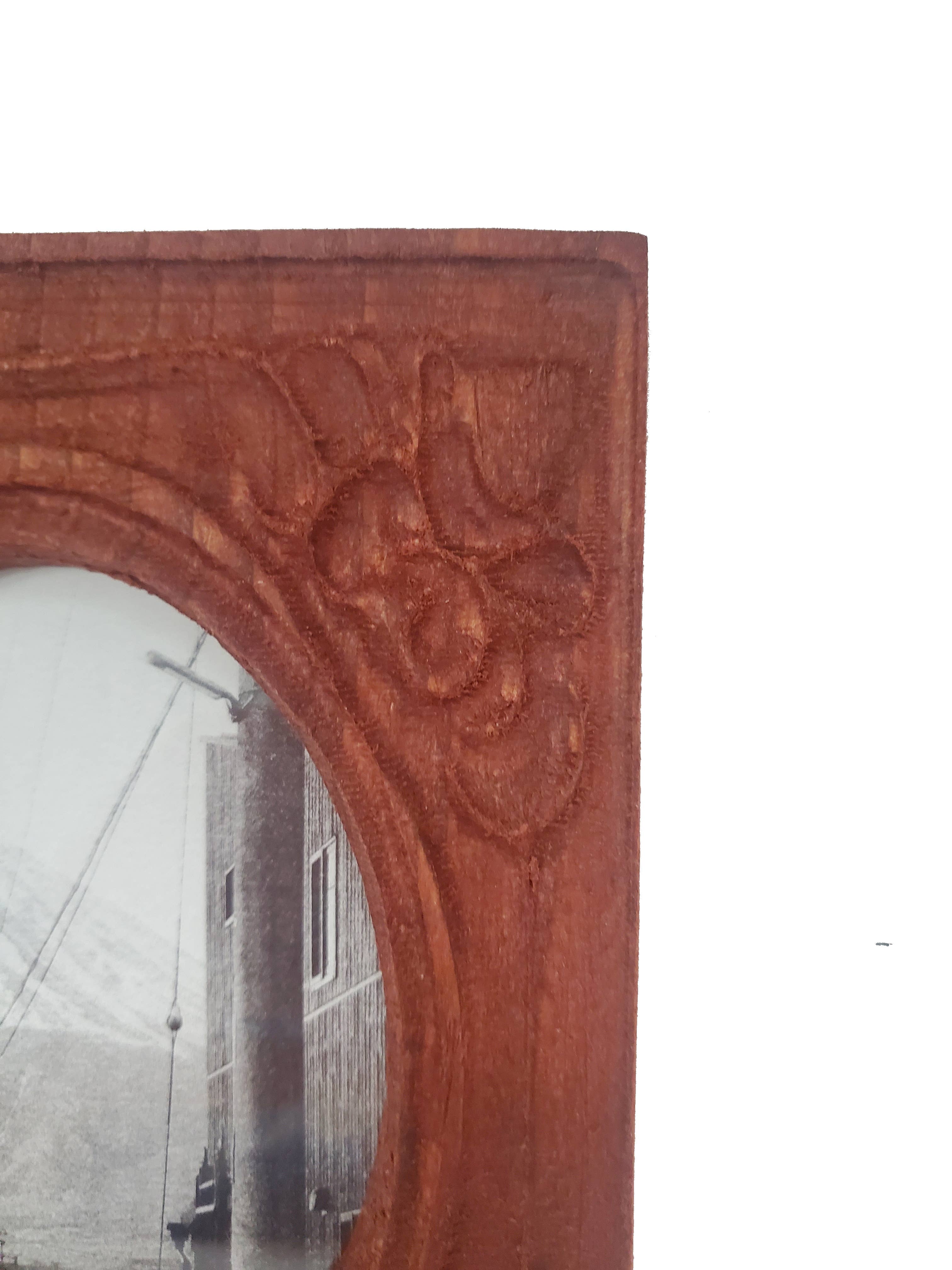 Castanha vermelha Moldura Entalhada 4x6 Cantos Ornamentados Oval para venda a revendedores na Faire3