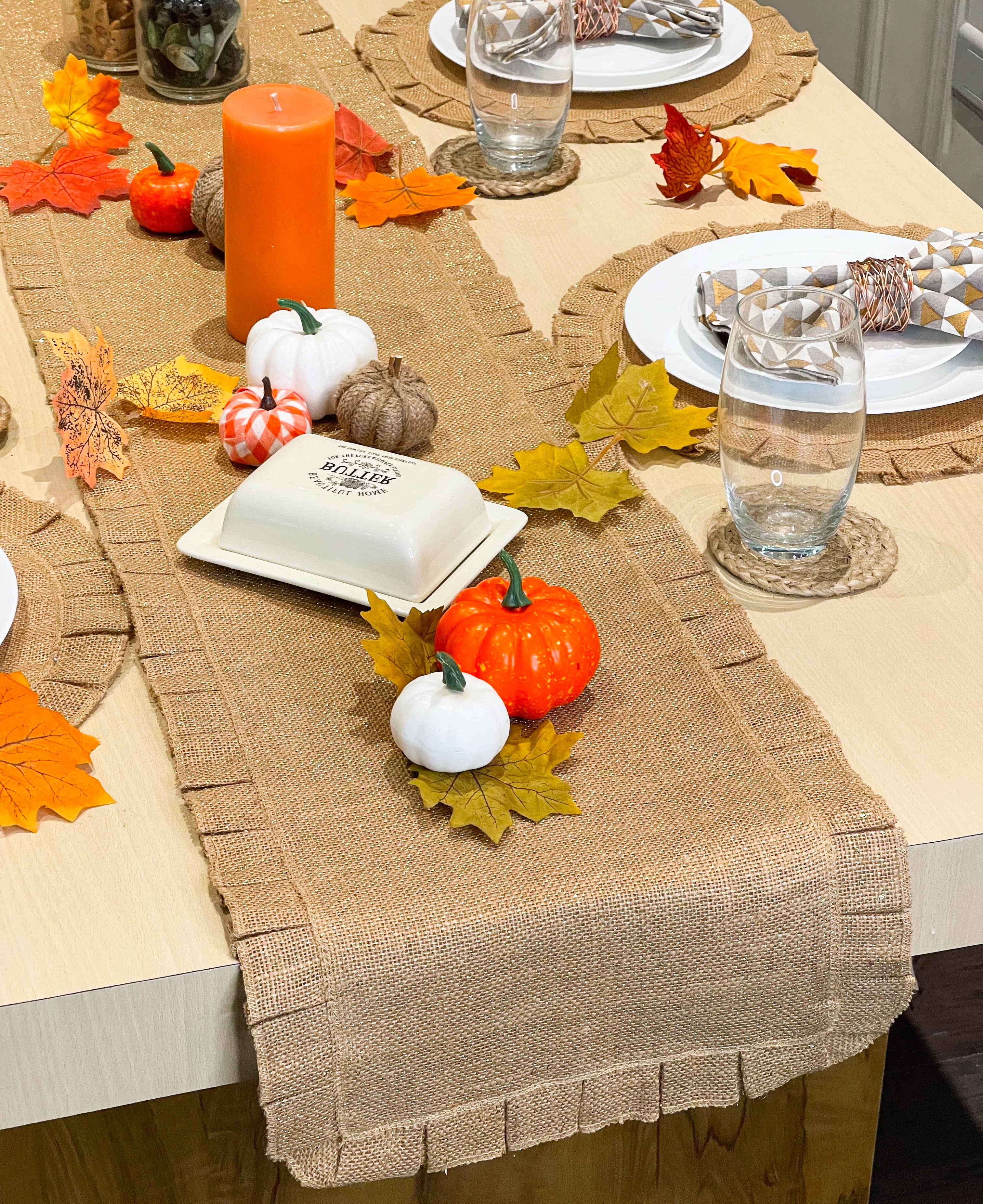 NATURAL-ORO Runner da tavola con ruches in iuta, oro naturale, 33 x 182,9 cm. in vendita all'ingrosso su Faire1