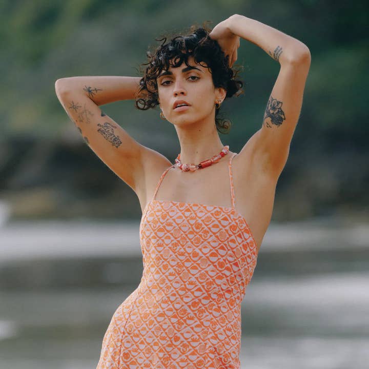 Quinn miniklänning - korall för wholesale av Barefoot Blonde Collection