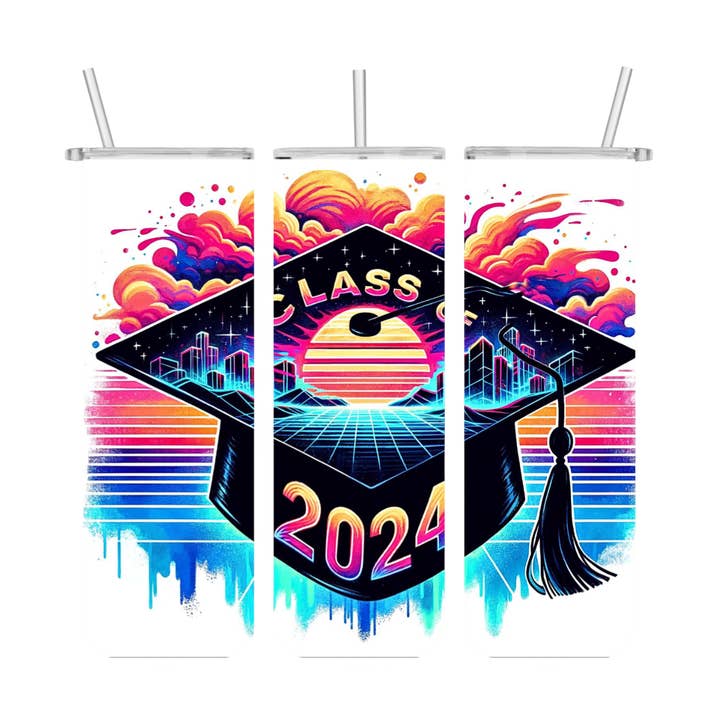 Gobelet de fin d'études de la promotion 2024 avec couvercle de 20 oz et paille en plastique pour la vente par Tees of Paradise