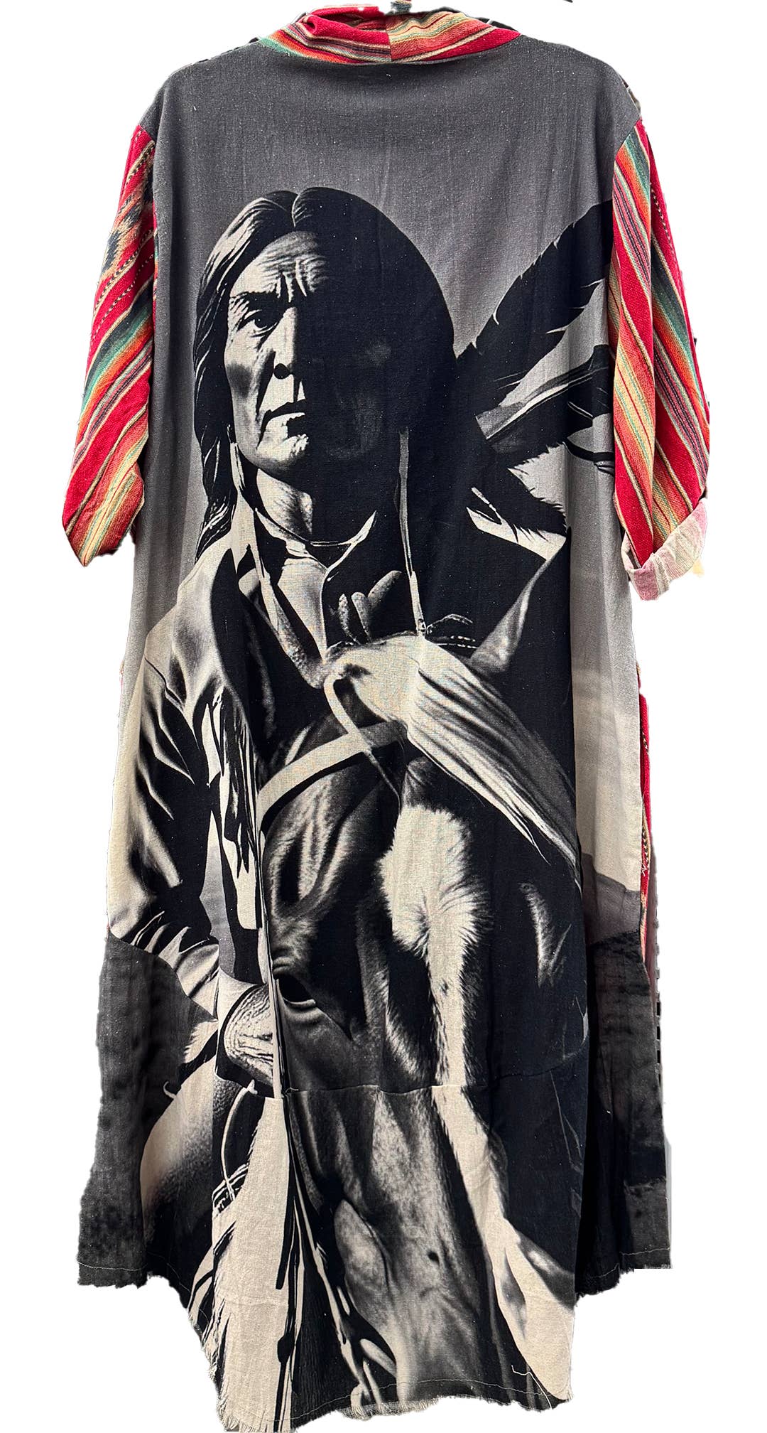 LeParisPetit by I Love Linen – wholesale Kimono - Dam – Duster med Serape-ränder (Fram) och Indisk Krigare (Bak)