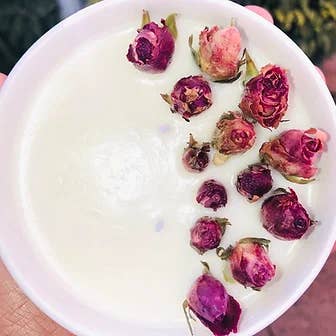 Duftkerze mit Roter Rose für den Großhandel von BOUJEE & CO.