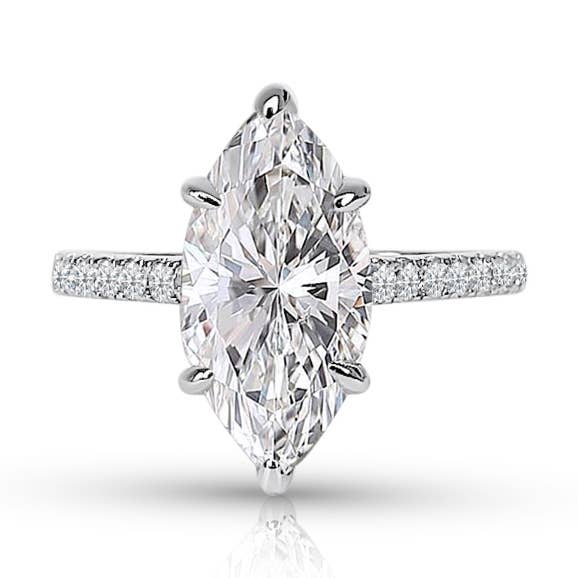 Bague de promesse en moissanite taille marquise pour la vente par Ring Deluxe Fine Jewelry