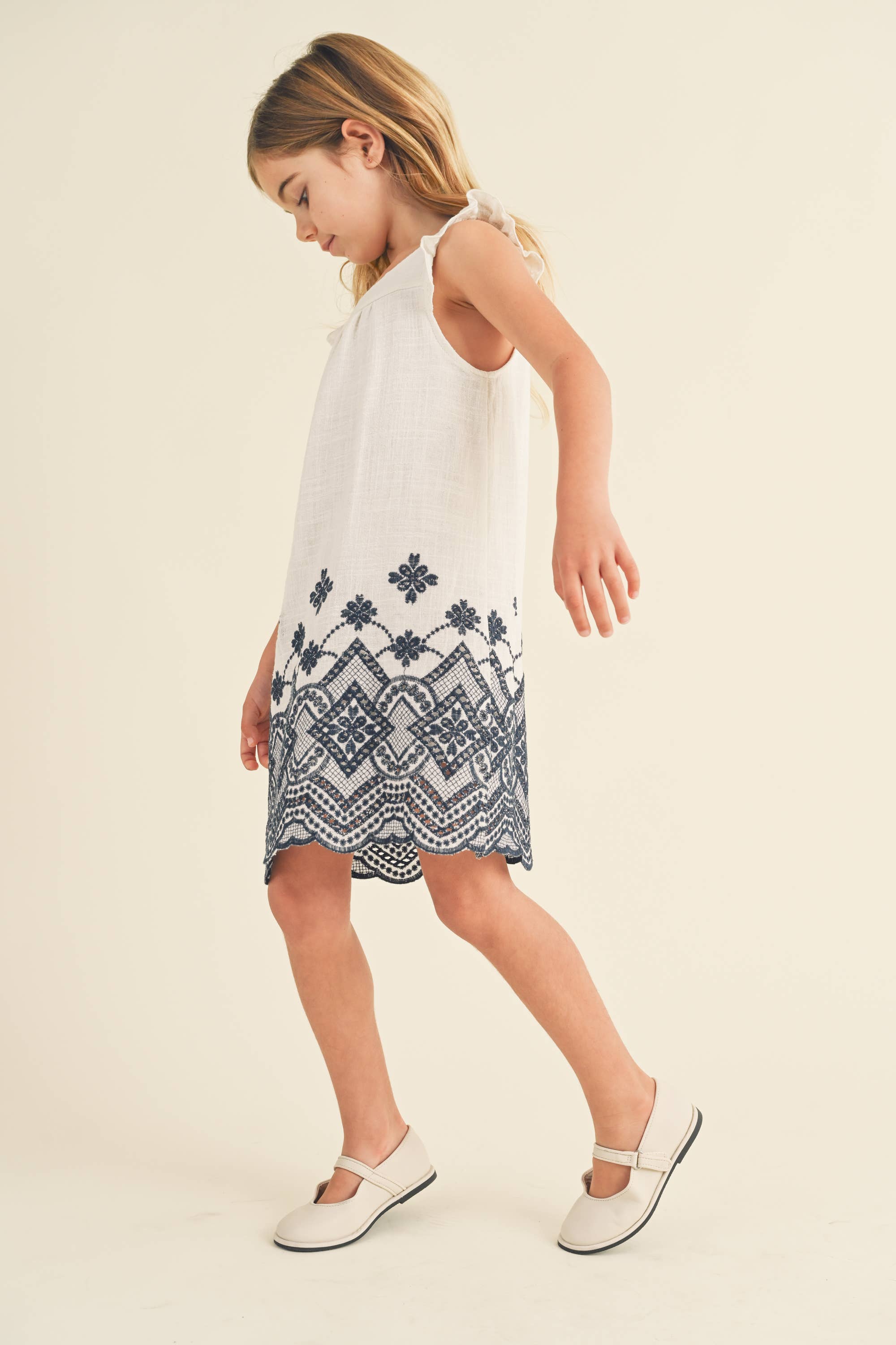 heart and arrow - Vendita all'ingrosso Vestito - Bambini - RICAMO IN ARGENTO CON VOLANT PER BAMBINI E BAMBINE (2T-4T)2