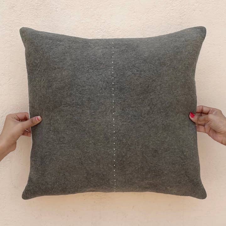 Funda de almohada Iron | French Knot para venta al por mayor de DABU
