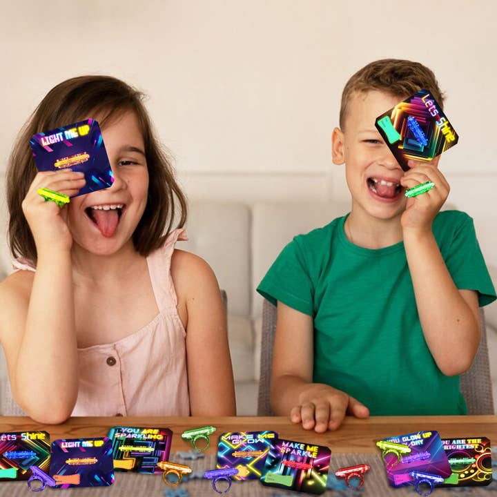 Fun Little Toys - Vente Cartes de Saint-Valentin - 32 cartes de Saint-Valentin et anneaux lumineux pour enfants3