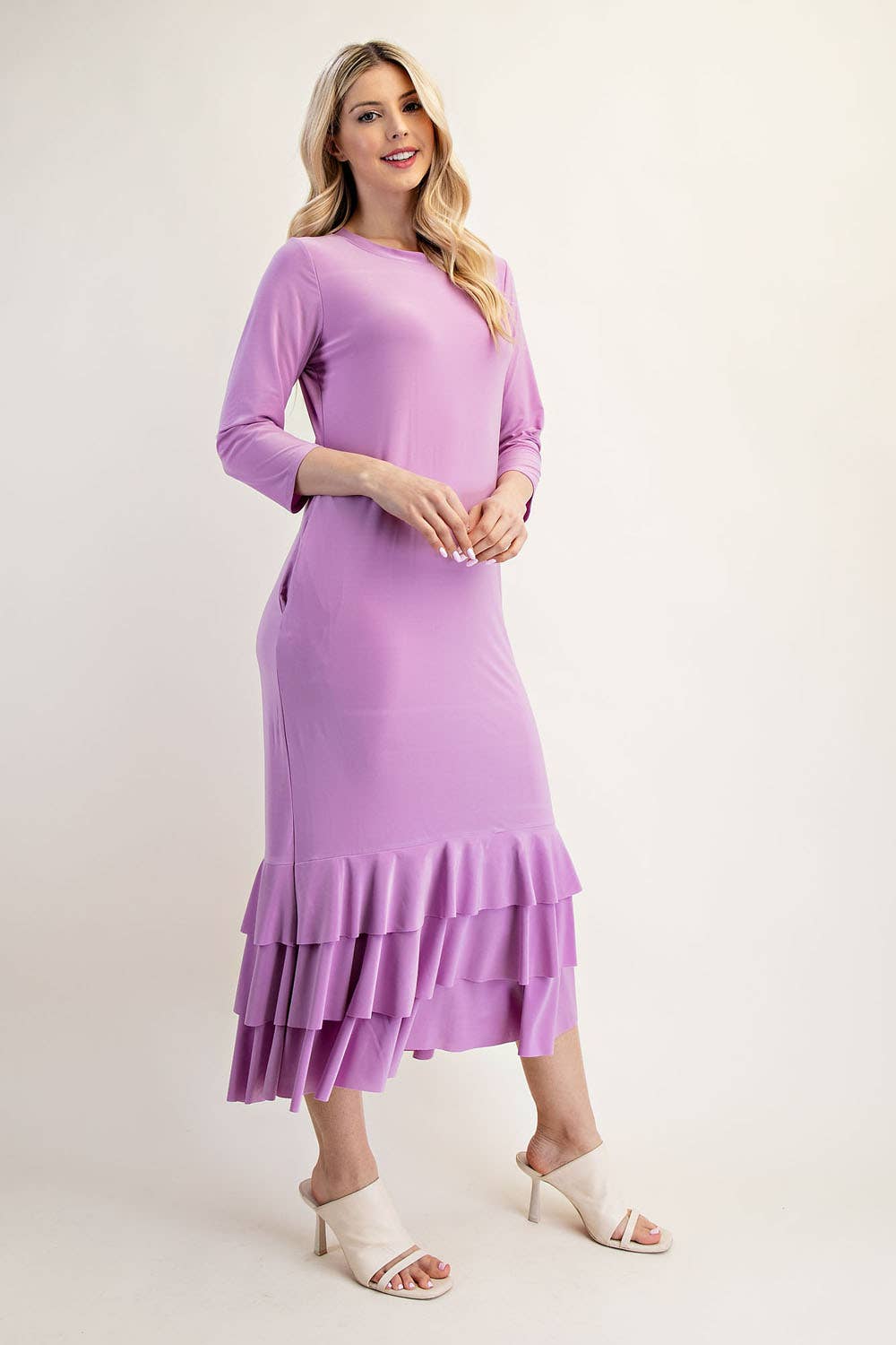 Celeste Clothing – Großhandel Kleid – Damen – Großgrößen-Midikleid mit gestuften Rüschen und 3/4-Ärmeln77