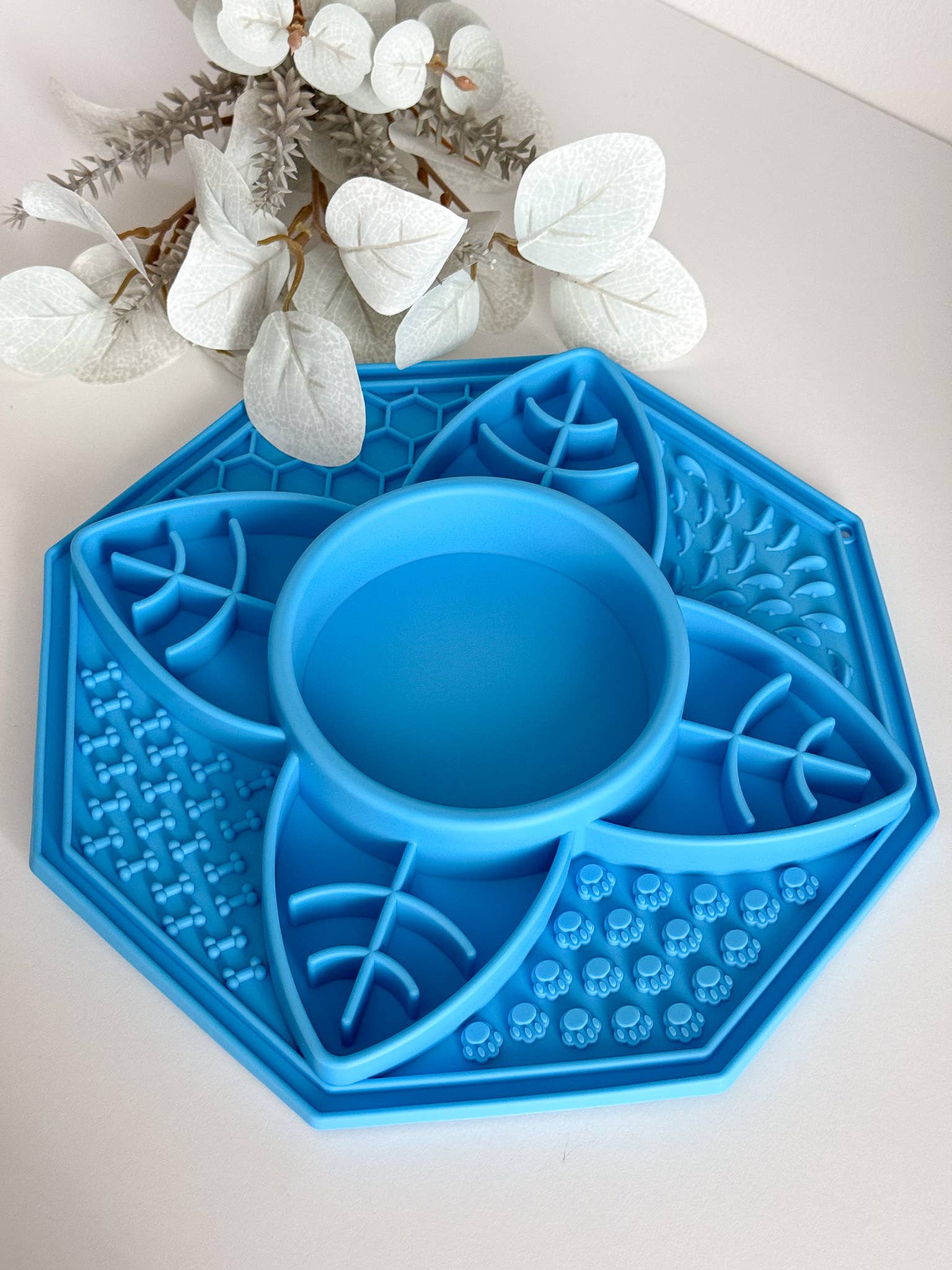 Doggotique – wholesale Pet bowl – Cat/dog – Lick mat Lotus, feeding station, lick mat, slow bowl6