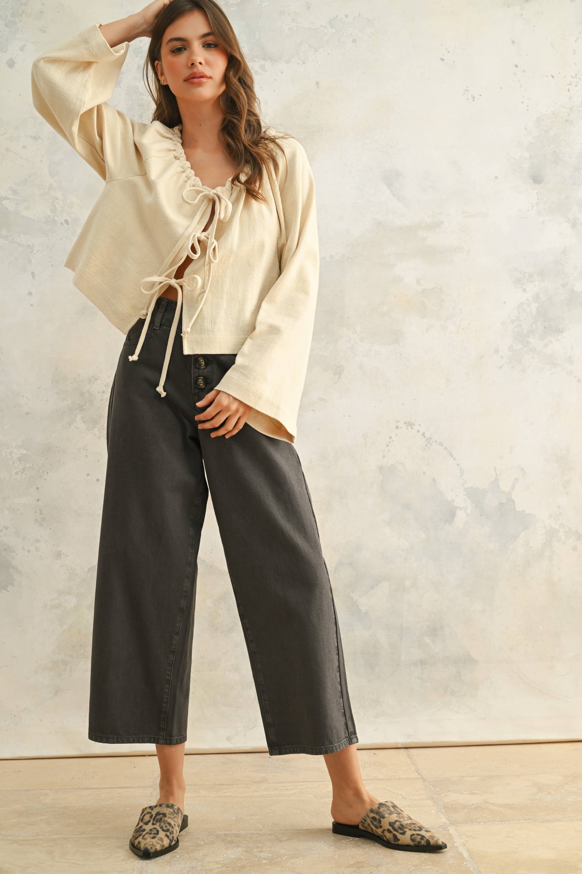 MIOU MUSE – Großhandel Strickjacke – Damen – Leinenmischung Cardigan mit Bindeband vorne4