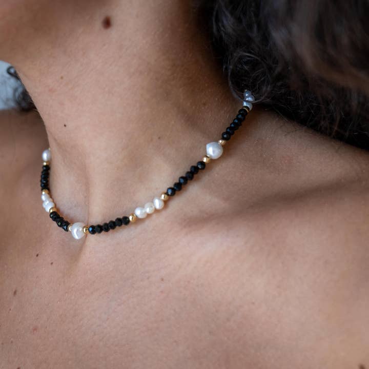 OE! - Wholesale Beaded/Pearl Necklace - CRISTALLI NERI - Collar/Necklace with pearls and crystals