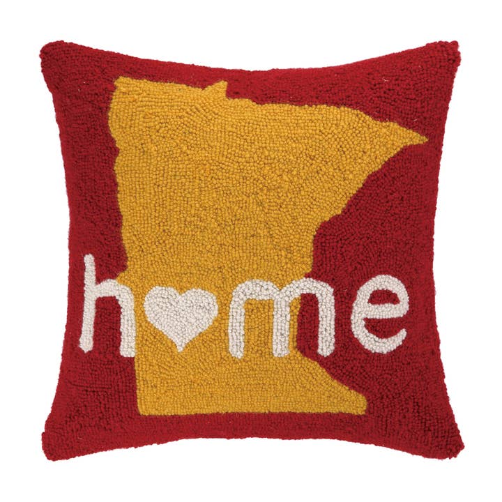Home In Minnesota Crochet Oreiller pour la vente par Peking Handicraft
