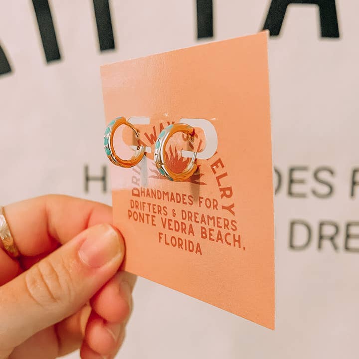 Créoles Huggie Turquoise pour la vente par driftaway jewelry