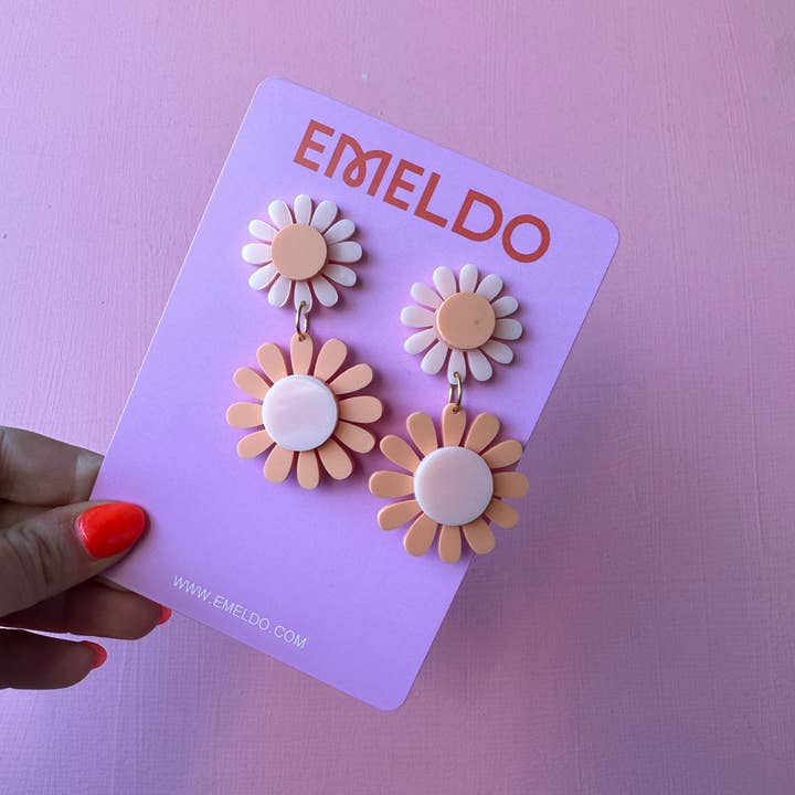 Orecchini pendenti Fancy Flowers in arancione, rosa pallido per la vendita all'ingrosso da parte di Emeldo