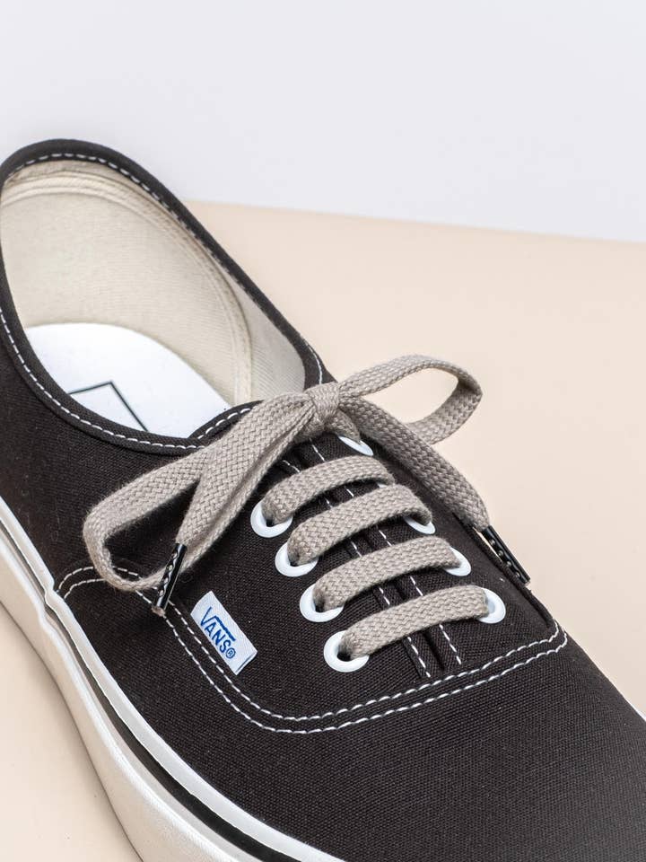 Graphite grey | Sneaker laces for wholesale by Senkels